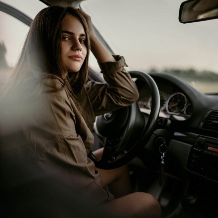 Jeune conductrice permis probatoire